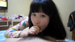 หนังโป๊แนวบ้านๆ สาวจีนหน้าหมวยหัดเล่นควยในบ้านล่อกับพี่ชายสุดเงี่ยนนั่งเย็ดกันบนโซฟากลางบ้าน